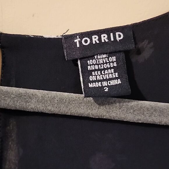 Torrid top size 2 - Picture 4 of 5